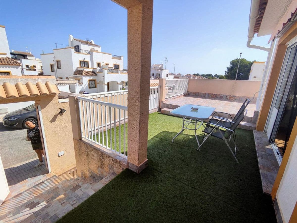 6 soverom Villa til salgs i Orihuela Costa med svømmebasseng - € 280 000 (Ref: 10017931)