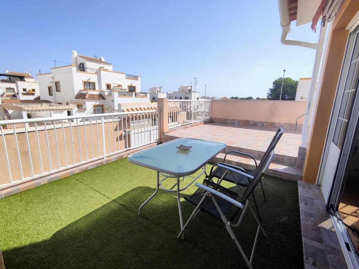 6 soverom Villa til salgs i Orihuela Costa med svømmebasseng - € 280 000 (Ref: 10017931)