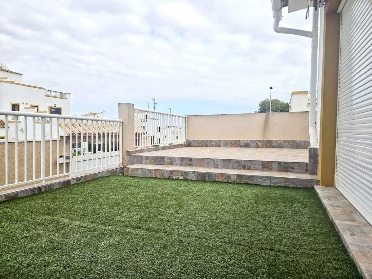 6 soverom Villa til salgs i Orihuela Costa med svømmebasseng - € 280 000 (Ref: 10017931)