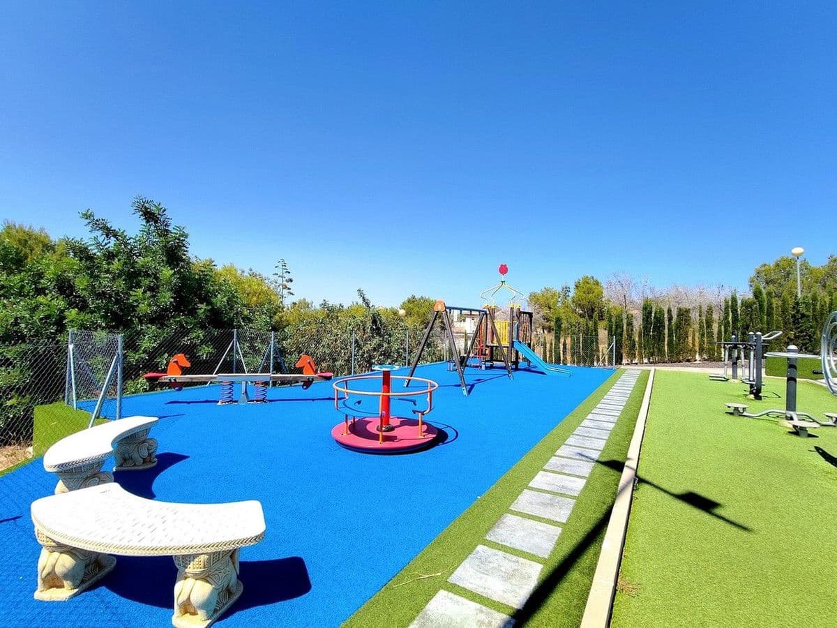 6 soverom Villa til salgs i Orihuela Costa med svømmebasseng - € 280 000 (Ref: 10017931)