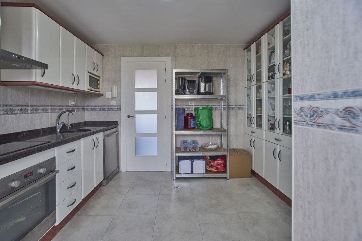 3 slaapkamer Appartement te koop in Playa de San Juan met zwembad - € 440.000 (Ref: 10017944)
