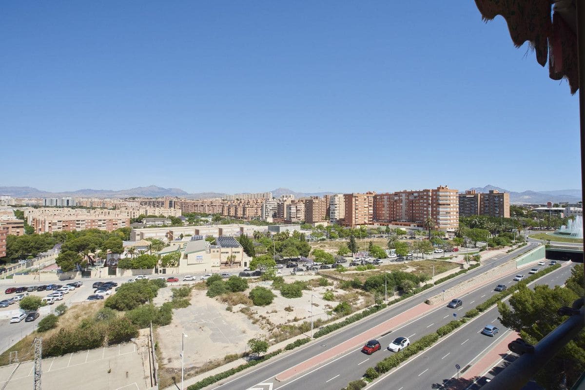 4 Zimmer Apartment zu verkaufen in Alicante / Alacant Stadt mit Pool - 390.000 € (Ref: 10017945)