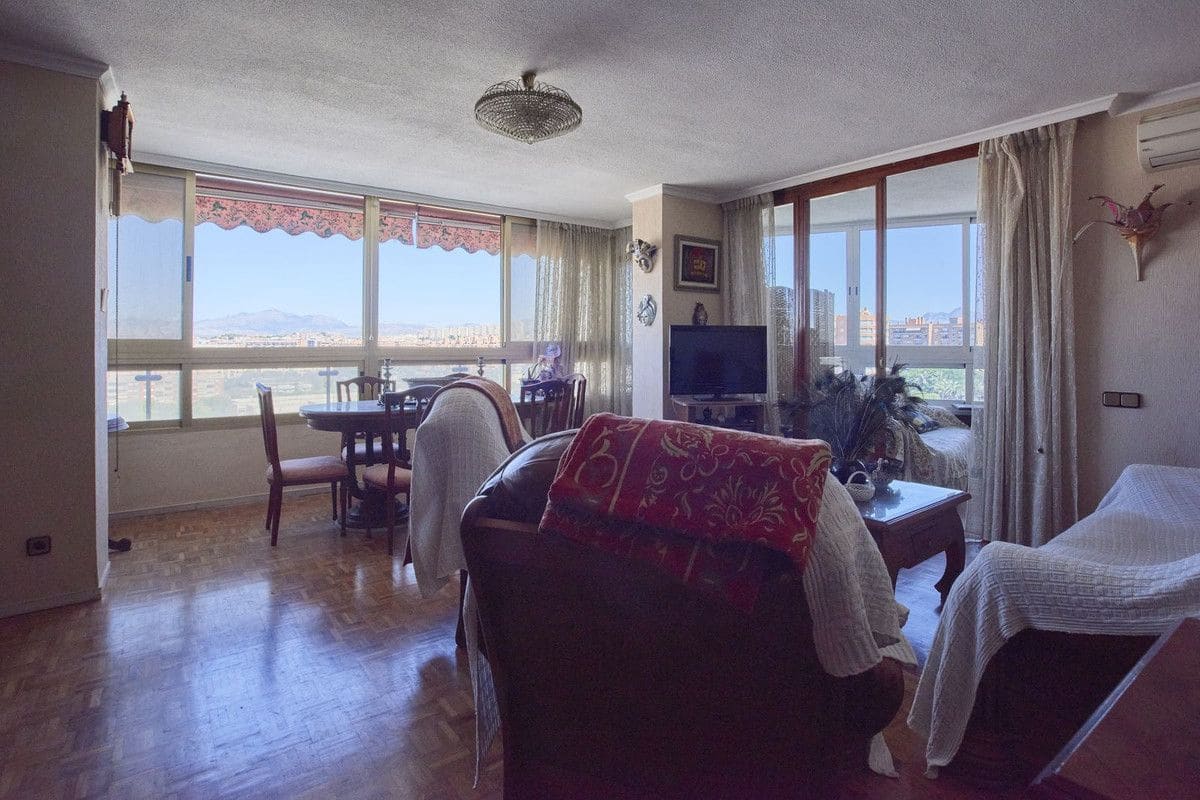 4 Zimmer Apartment zu verkaufen in Alicante / Alacant Stadt mit Pool - 390.000 € (Ref: 10017945)