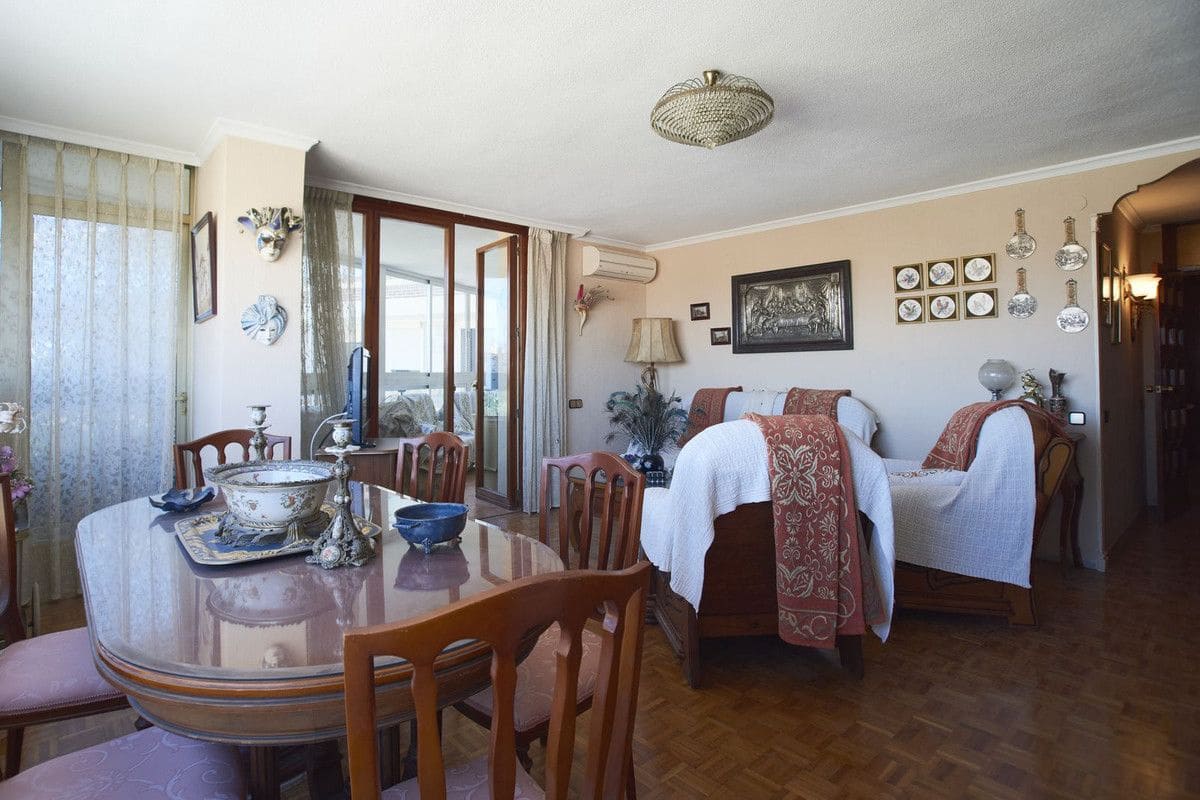 4 Zimmer Apartment zu verkaufen in Alicante / Alacant Stadt mit Pool - 390.000 € (Ref: 10017945)