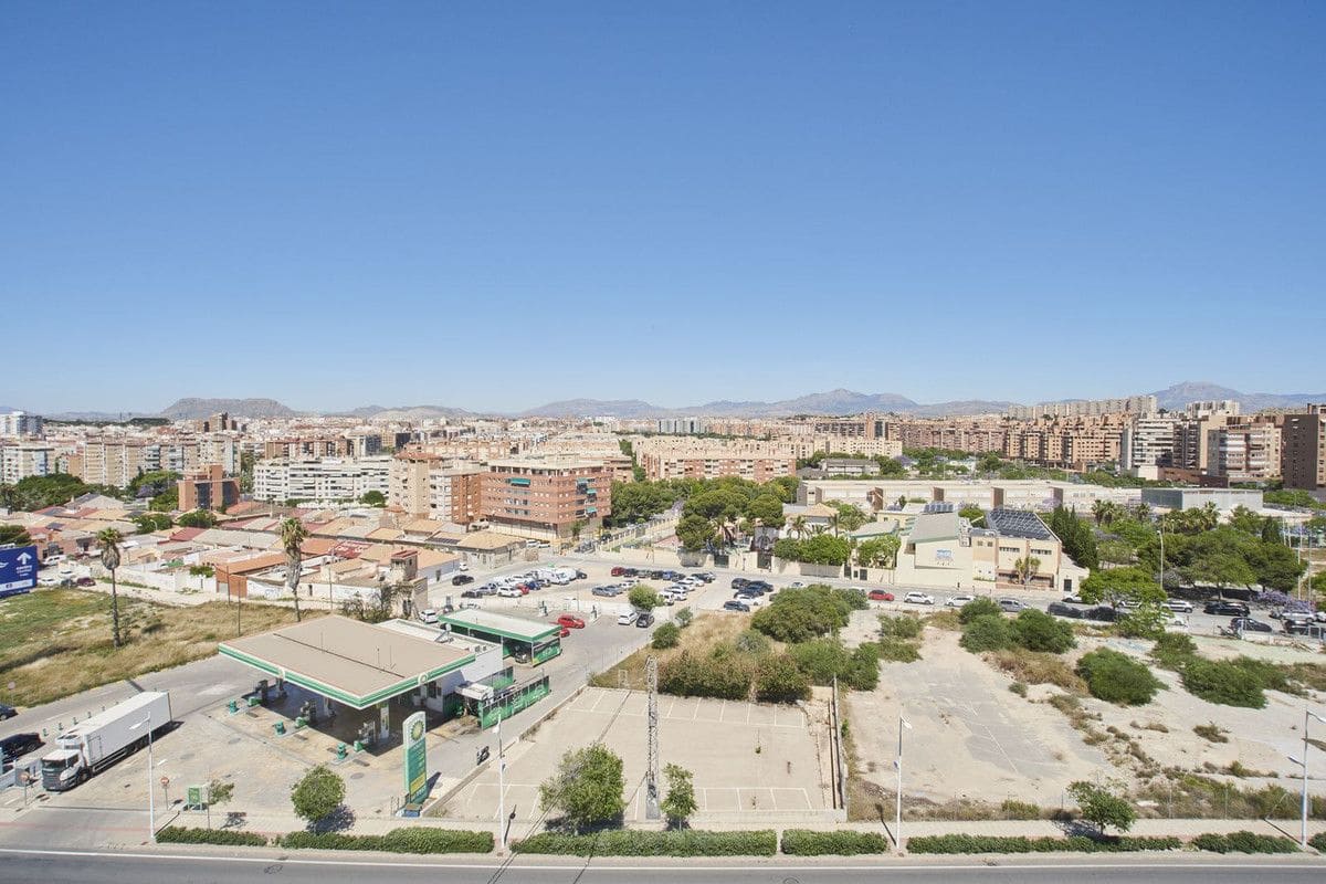 4 Zimmer Apartment zu verkaufen in Alicante / Alacant Stadt mit Pool - 390.000 € (Ref: 10017945)