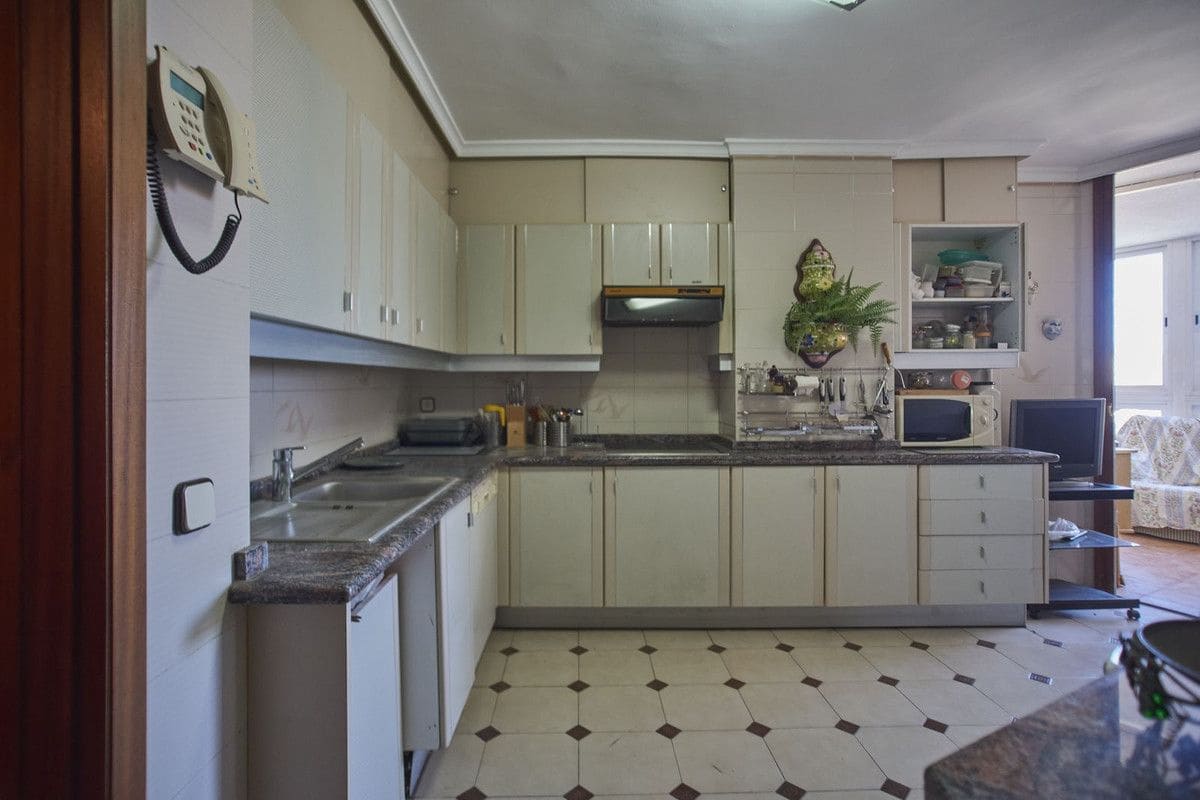 4 Zimmer Apartment zu verkaufen in Alicante / Alacant Stadt mit Pool - 390.000 € (Ref: 10017945)
