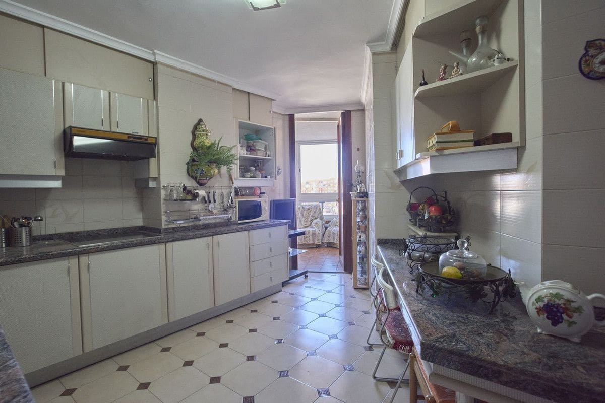 4 Zimmer Apartment zu verkaufen in Alicante / Alacant Stadt mit Pool - 390.000 € (Ref: 10017945)