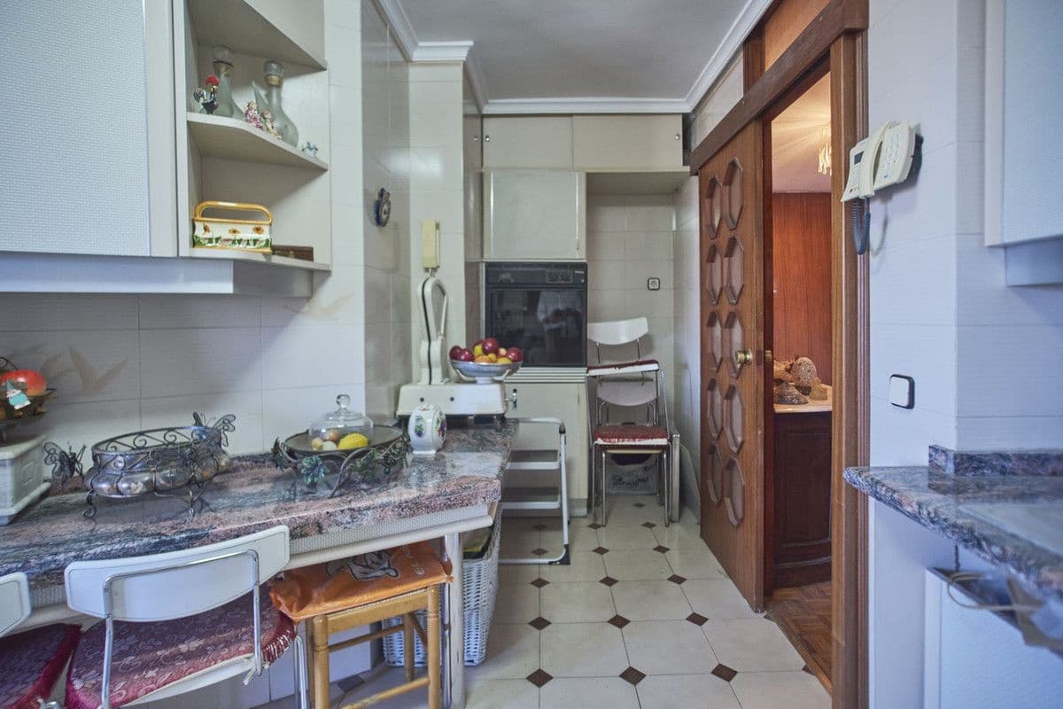 4 Zimmer Apartment zu verkaufen in Alicante / Alacant Stadt mit Pool - 390.000 € (Ref: 10017945)