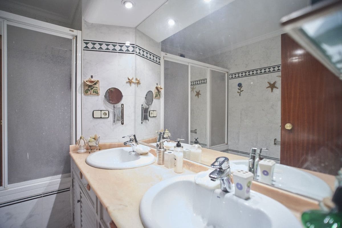 4 Zimmer Apartment zu verkaufen in Alicante / Alacant Stadt mit Pool - 390.000 € (Ref: 10017945)
