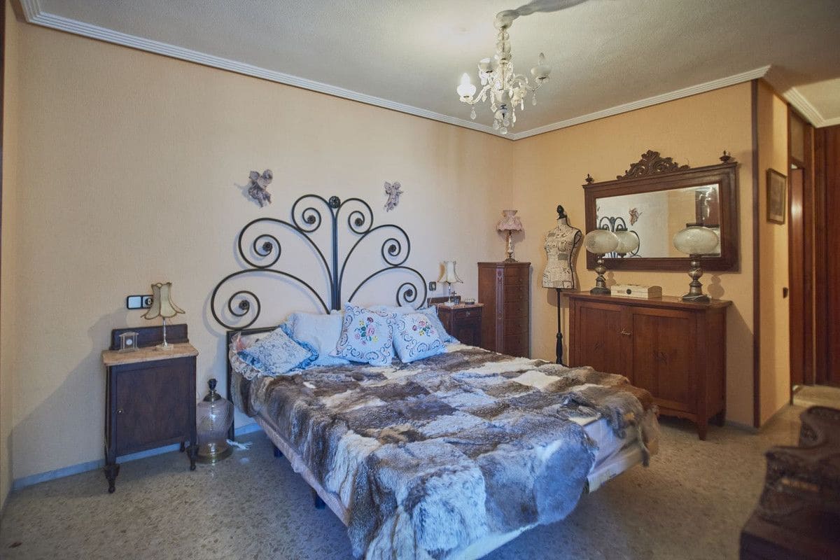 4 Zimmer Apartment zu verkaufen in Alicante / Alacant Stadt mit Pool - 390.000 € (Ref: 10017945)