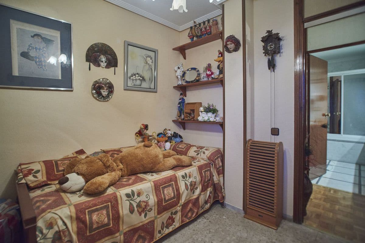 4 Zimmer Apartment zu verkaufen in Alicante / Alacant Stadt mit Pool - 390.000 € (Ref: 10017945)