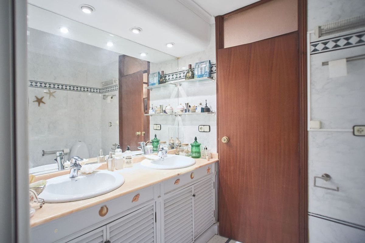 4 Zimmer Apartment zu verkaufen in Alicante / Alacant Stadt mit Pool - 390.000 € (Ref: 10017945)