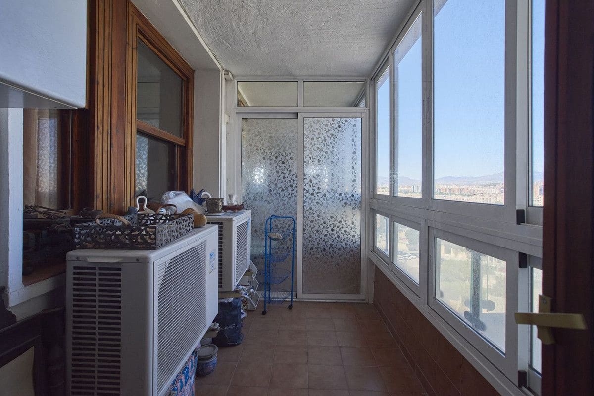 4 Zimmer Apartment zu verkaufen in Alicante / Alacant Stadt mit Pool - 390.000 € (Ref: 10017945)