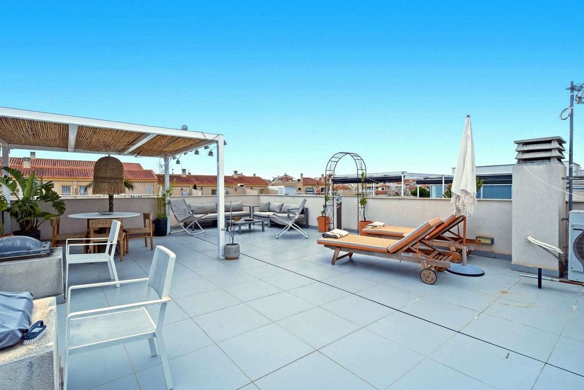 3 soveværelse Lejlighed til salg i Guardamar del Segura med swimmingpool - € 299.000 (Ref: 10017952)