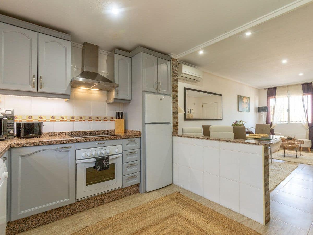 2 slaapkamer Villa te koop in Orihuela Costa met zwembad - € 209.000 (Ref: 10017953)