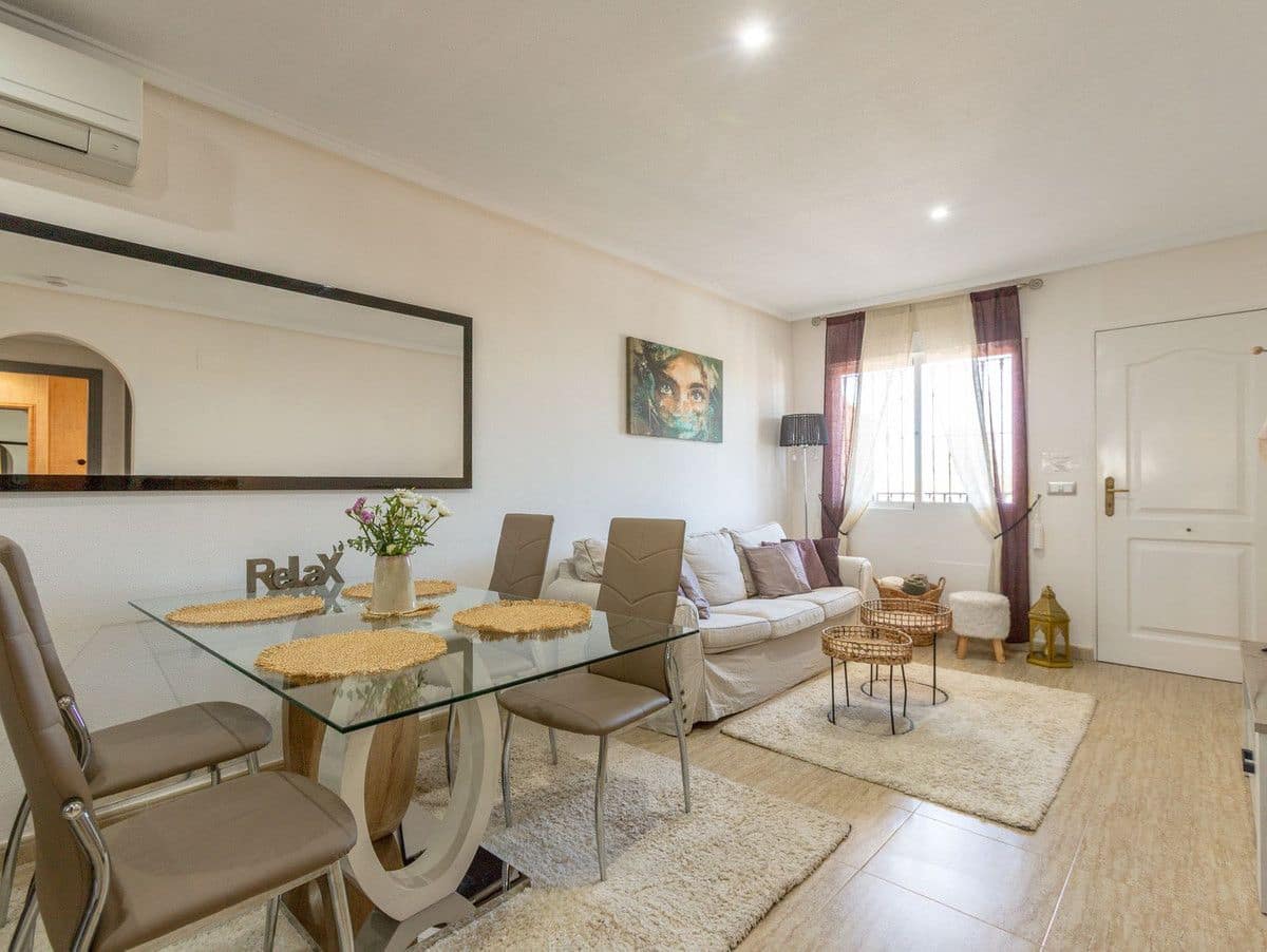 2 slaapkamer Villa te koop in Orihuela Costa met zwembad - € 209.000 (Ref: 10017953)