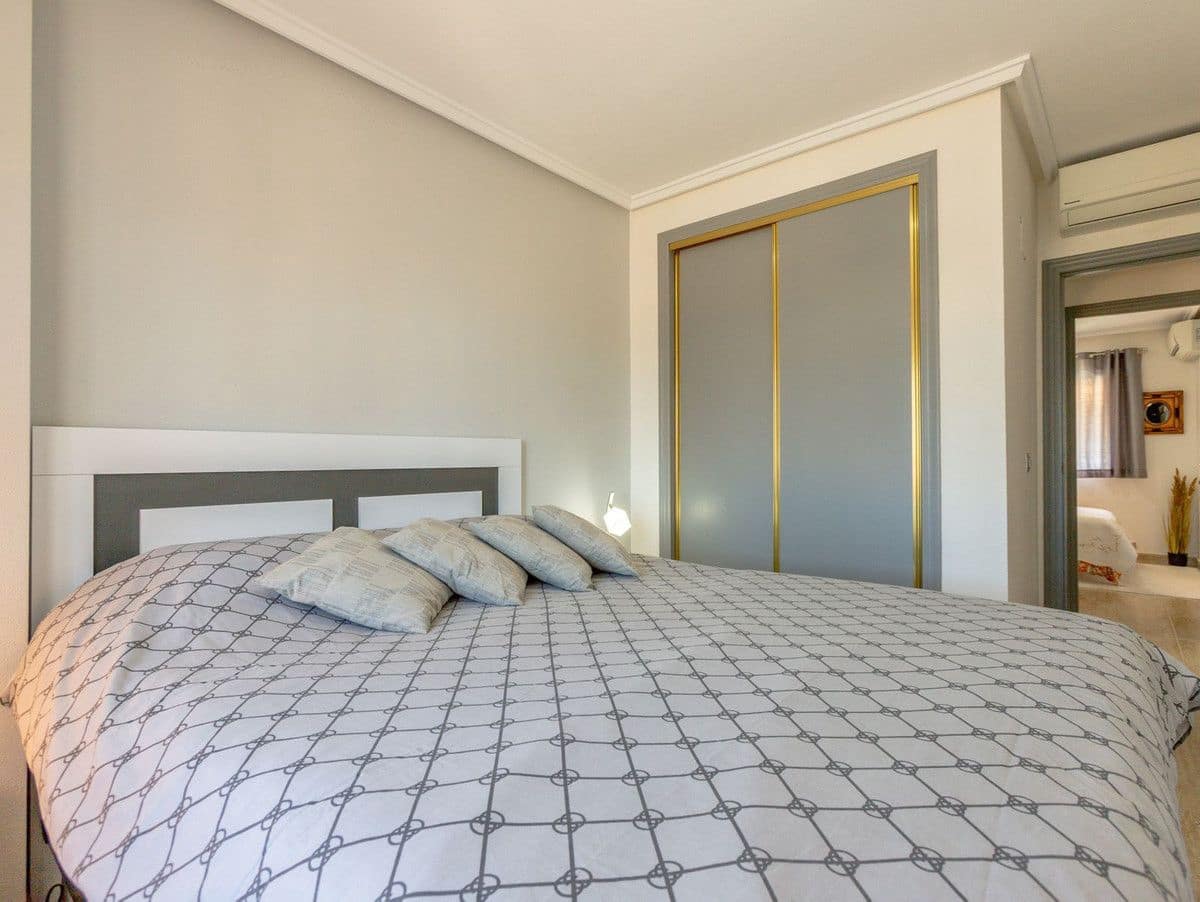 2 slaapkamer Villa te koop in Orihuela Costa met zwembad - € 209.000 (Ref: 10017953)
