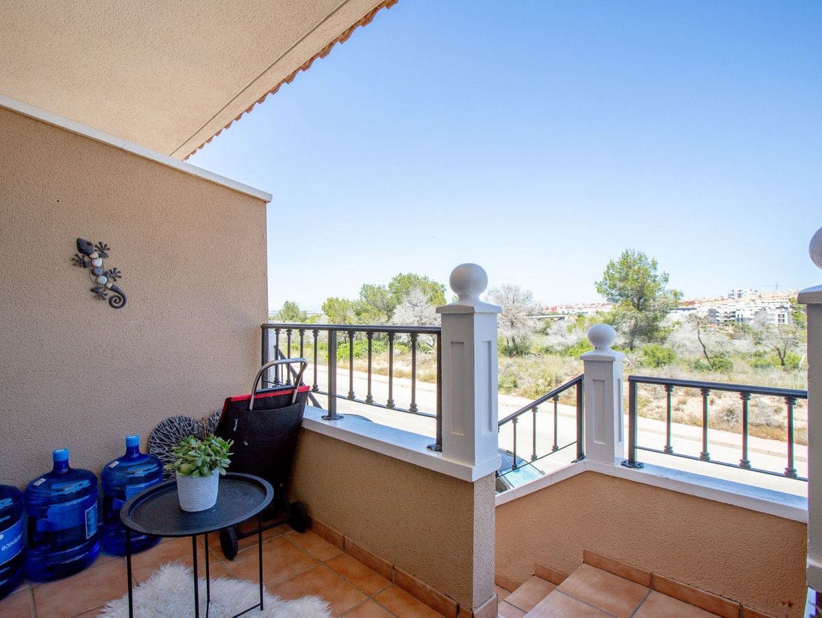 2 slaapkamer Villa te koop in Orihuela Costa met zwembad - € 209.000 (Ref: 10017953)
