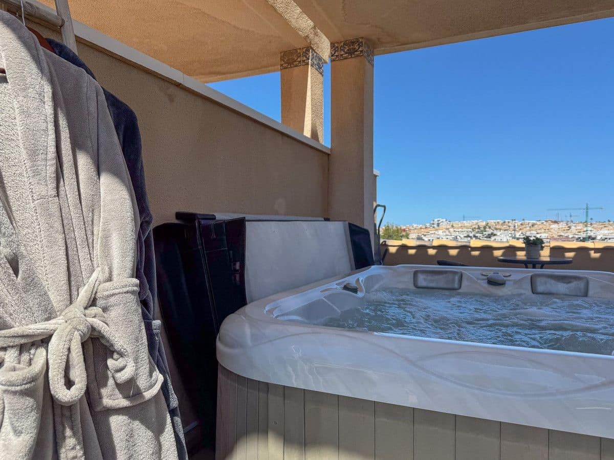 2 slaapkamer Villa te koop in Orihuela Costa met zwembad - € 209.000 (Ref: 10017953)
