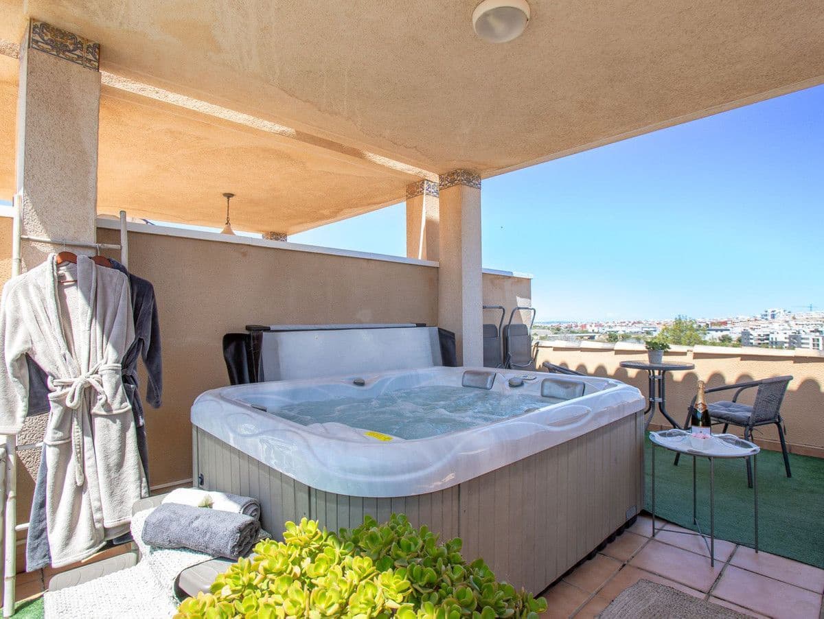 2 slaapkamer Villa te koop in Orihuela Costa met zwembad - € 209.000 (Ref: 10017953)