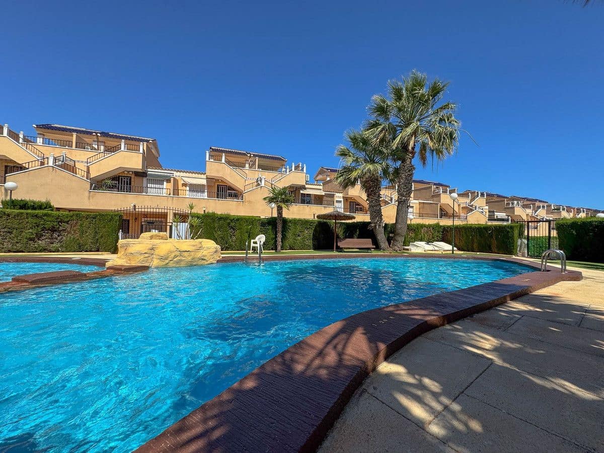 2 slaapkamer Villa te koop in Orihuela Costa met zwembad - € 209.000 (Ref: 10017953)