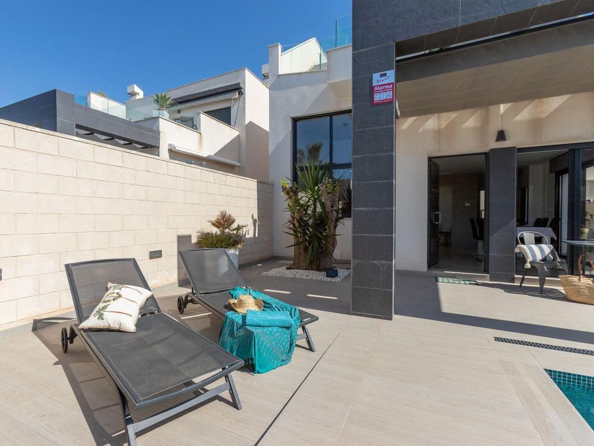 3 bedroom Villa for sale in Dona Pepa with pool - € 389,000 (Ref: 10017955)