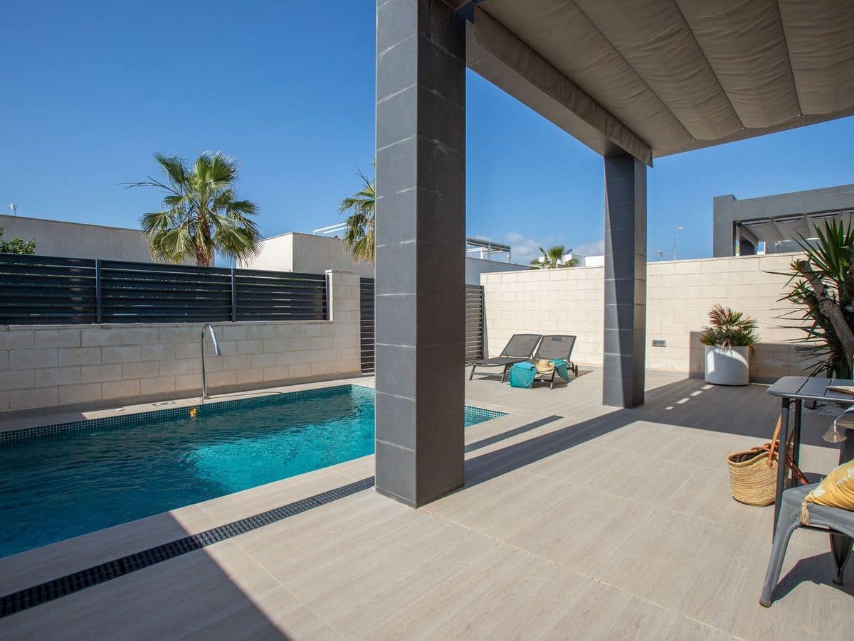 3 bedroom Villa for sale in Dona Pepa with pool - € 389,000 (Ref: 10017955)