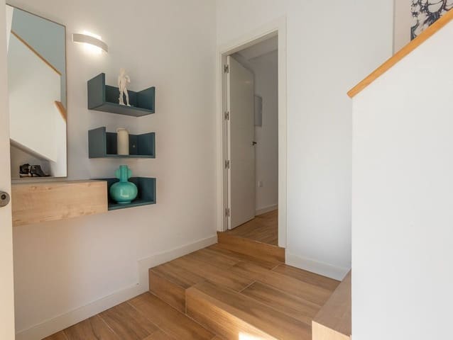 4 makuuhuone Huvila myytävänä paikassa La Siesta, Torrevieja mukana uima-altaan - 620 000 € (Ref: 10017956)