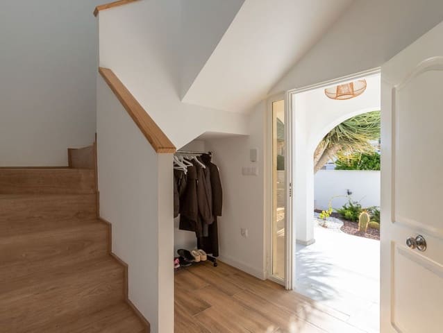 4 makuuhuone Huvila myytävänä paikassa La Siesta, Torrevieja mukana uima-altaan - 620 000 € (Ref: 10017956)
