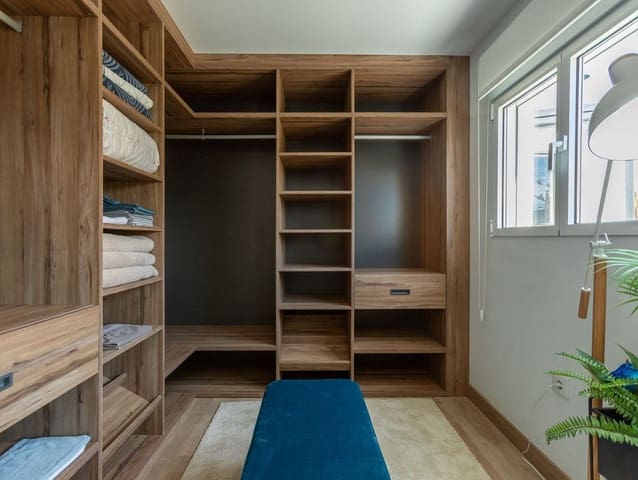 4 makuuhuone Huvila myytävänä paikassa La Siesta, Torrevieja mukana uima-altaan - 620 000 € (Ref: 10017956)