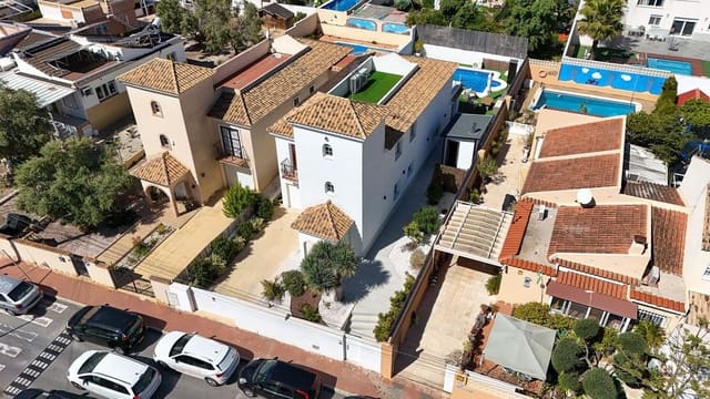 4 makuuhuone Huvila myytävänä paikassa La Siesta, Torrevieja mukana uima-altaan - 620 000 € (Ref: 10017956)