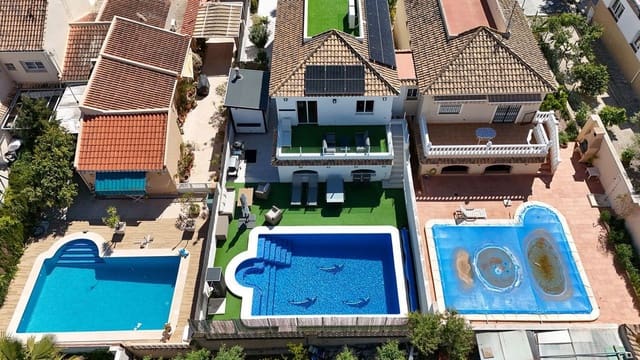 4 makuuhuone Huvila myytävänä paikassa La Siesta, Torrevieja mukana uima-altaan - 620 000 € (Ref: 10017956)