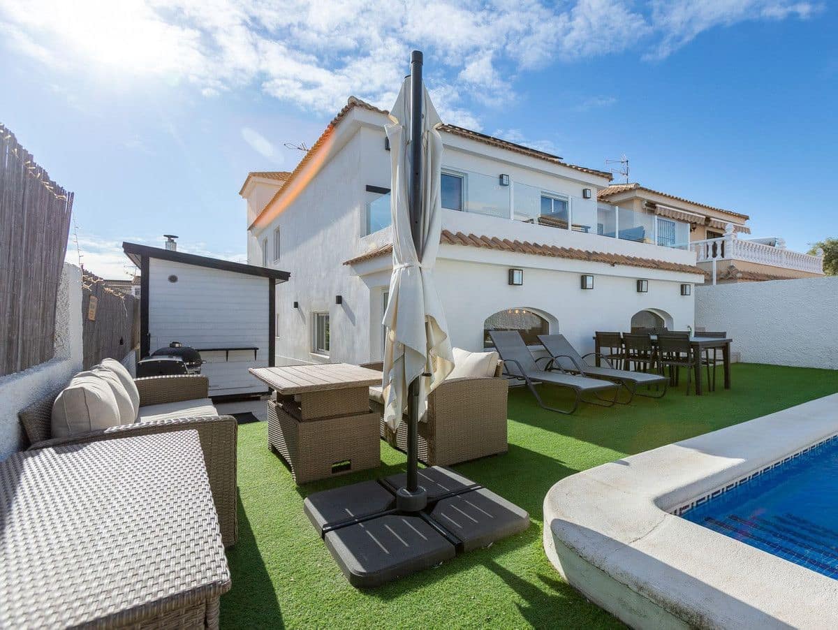 4 makuuhuone Huvila myytävänä paikassa La Siesta mukana uima-altaan - 620 000 € (Ref: 10017956)