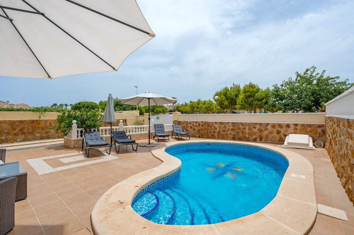3 Zimmer Villa zu verkaufen in Gran Alacant mit Pool - 479.000 € (Ref: 10017958)