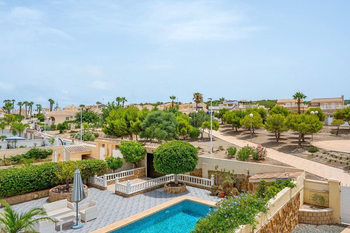 3 Zimmer Villa zu verkaufen in Gran Alacant mit Pool - 479.000 € (Ref: 10017958)