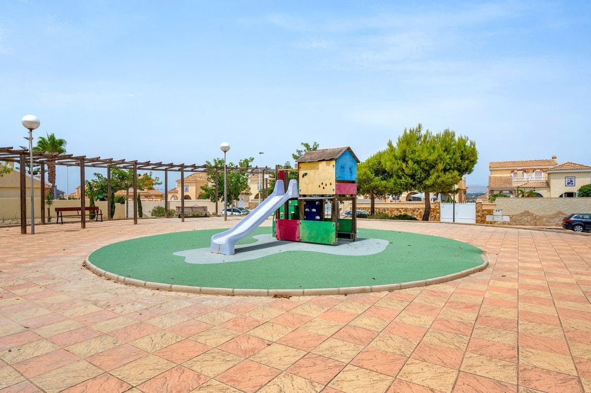 3 Zimmer Villa zu verkaufen in Gran Alacant mit Pool - 479.000 € (Ref: 10017958)