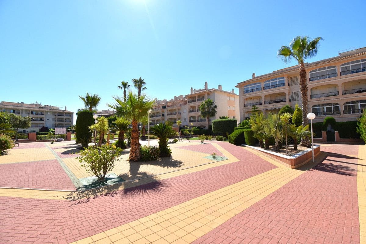 3 soveværelse Lejlighed til salg i Orihuela Costa med swimmingpool - € 240.000 (Ref: 10017959)