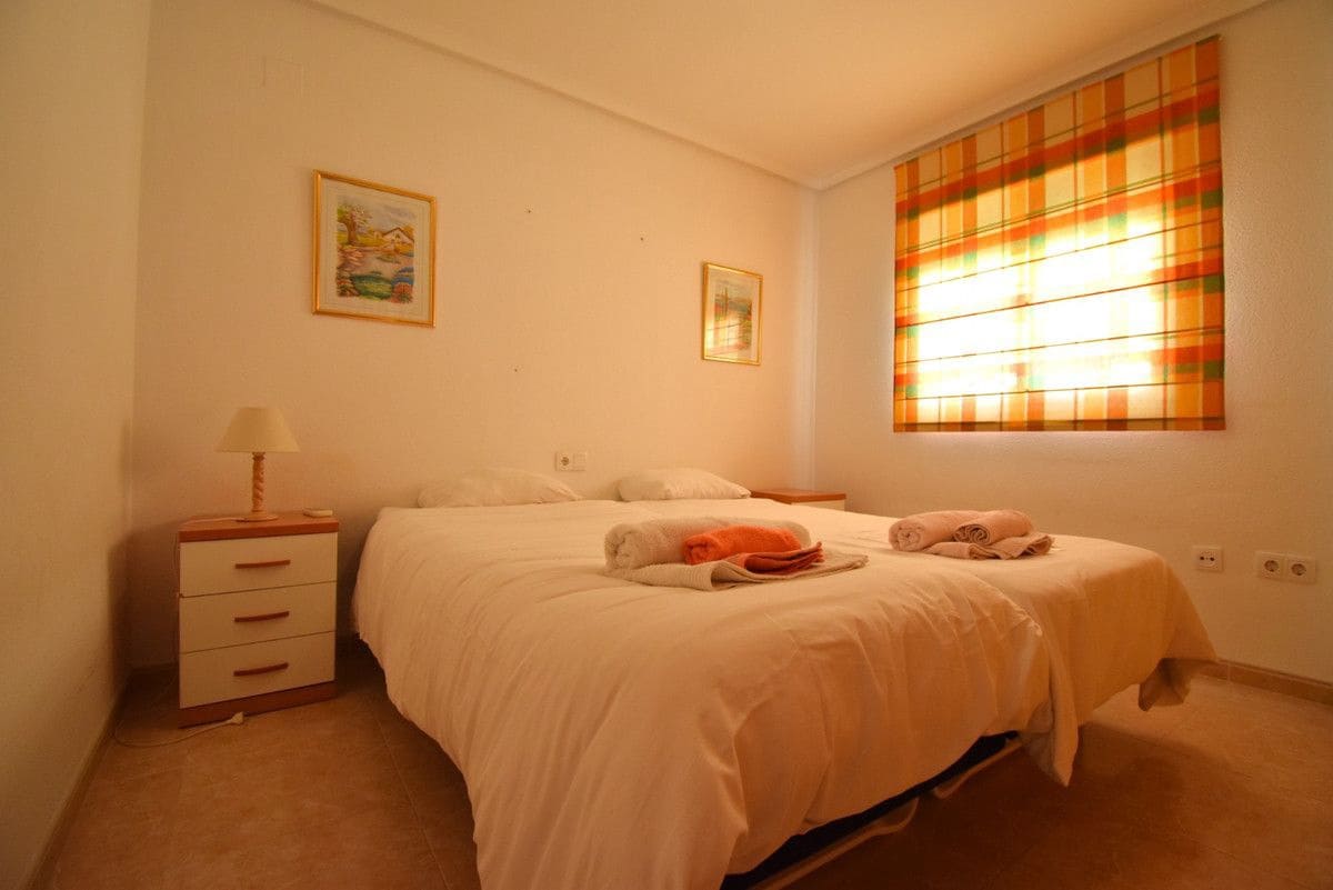 3 soveværelse Lejlighed til salg i Orihuela Costa med swimmingpool - € 240.000 (Ref: 10017959)