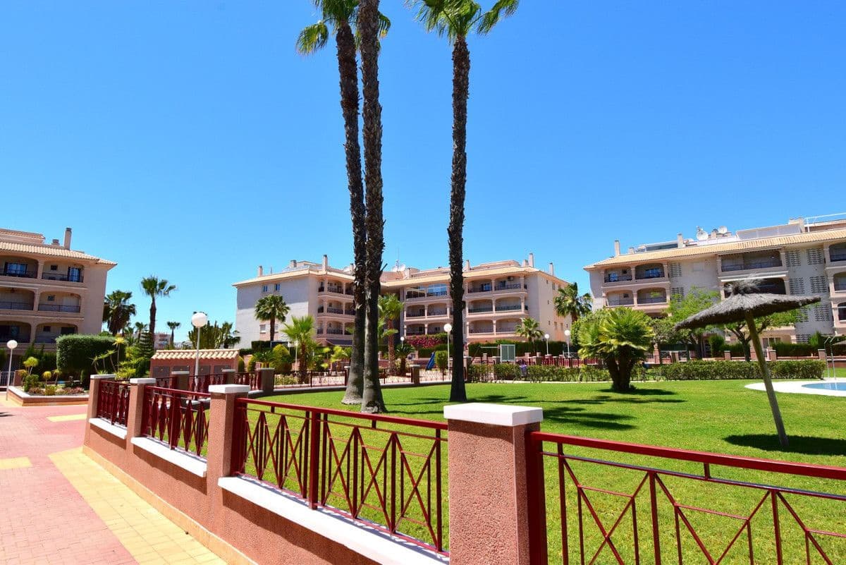3 soveværelse Lejlighed til salg i Orihuela Costa med swimmingpool - € 240.000 (Ref: 10017959)