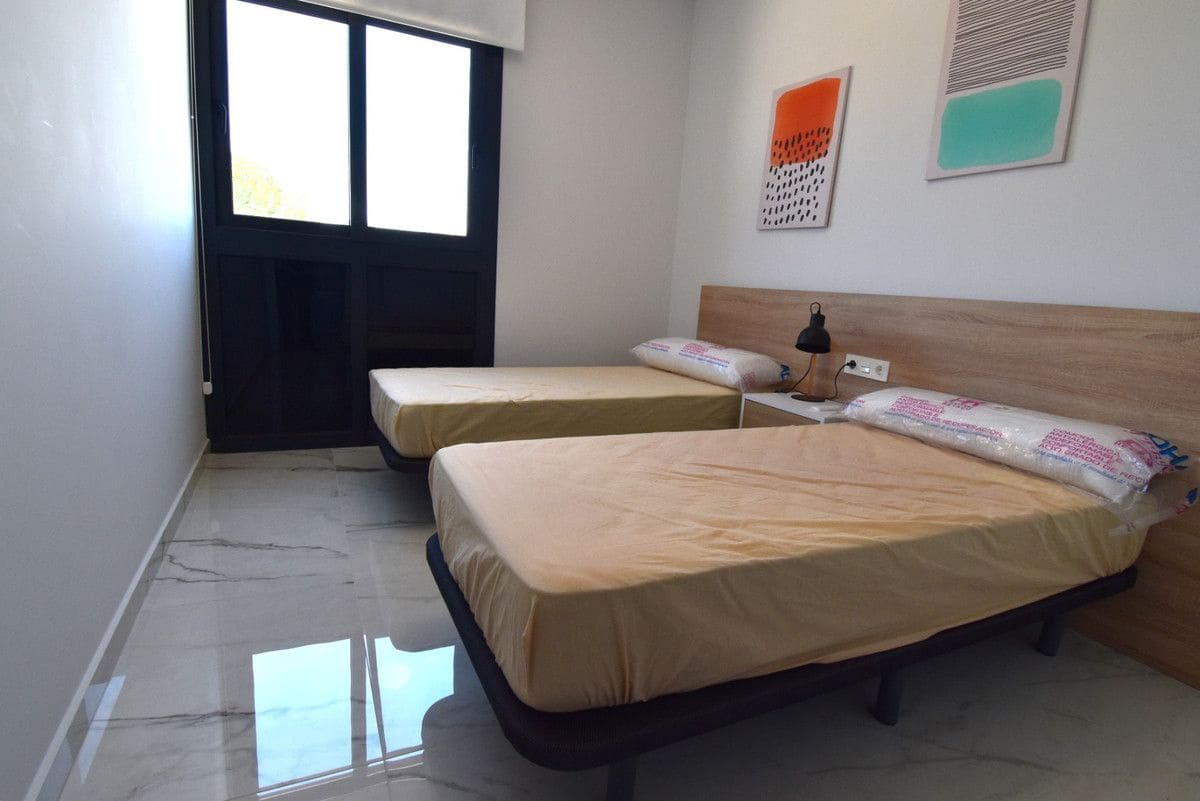 2 makuuhuone Huoneisto myytävänä paikassa Orihuela Costa mukana uima-altaan - 279 000 € (Ref: 10017962)