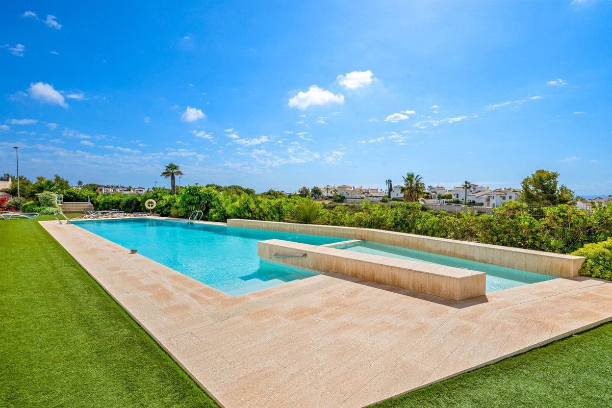 Apartamento de 2 habitaciones en Orihuela Costa en venta - 355.000 € (Ref: 10017965)