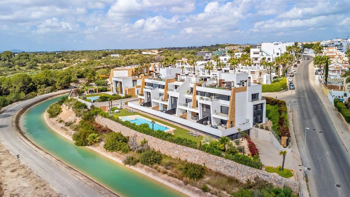 Apartamento de 2 habitaciones en Orihuela Costa en venta - 355.000 € (Ref: 10017965)