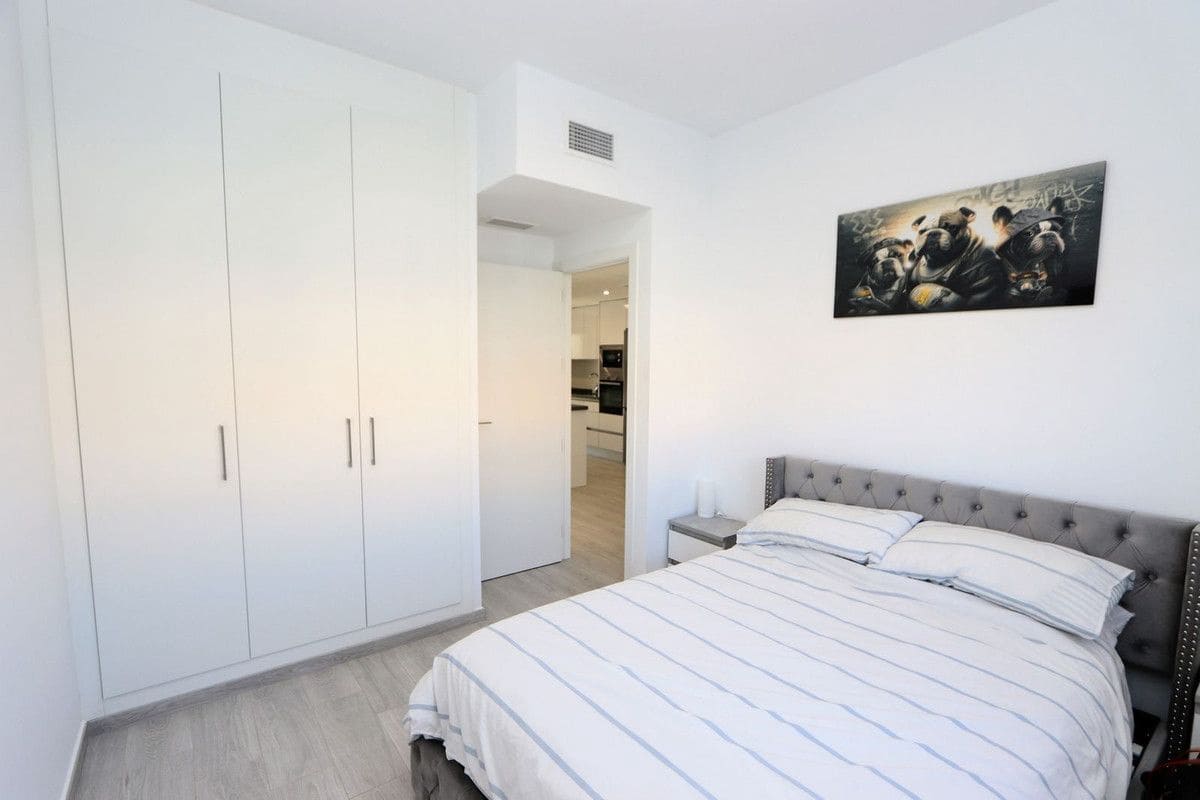 3 makuuhuone Huoneisto myytävänä paikassa Orihuela Costa mukana uima-altaan - 320 000 € (Ref: 10017970)