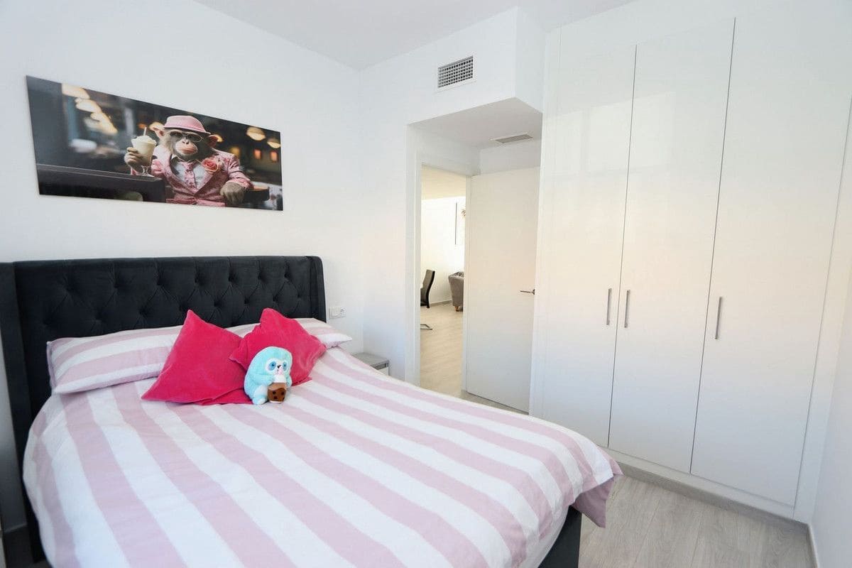 3 makuuhuone Huoneisto myytävänä paikassa Orihuela Costa mukana uima-altaan - 320 000 € (Ref: 10017970)