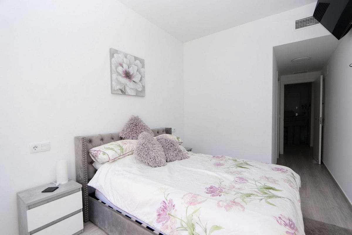3 makuuhuone Huoneisto myytävänä paikassa Orihuela Costa mukana uima-altaan - 320 000 € (Ref: 10017970)