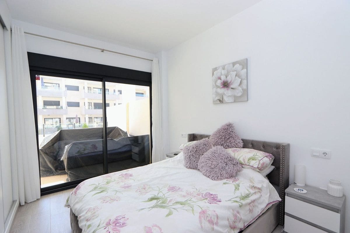 3 makuuhuone Huoneisto myytävänä paikassa Orihuela Costa mukana uima-altaan - 320 000 € (Ref: 10017970)