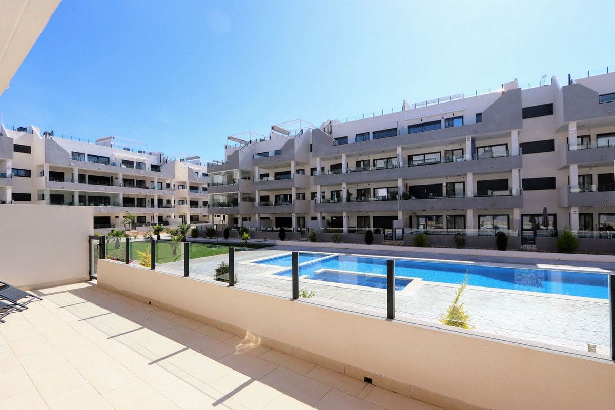 3 makuuhuone Huoneisto myytävänä paikassa Orihuela Costa mukana uima-altaan - 320 000 € (Ref: 10017970)