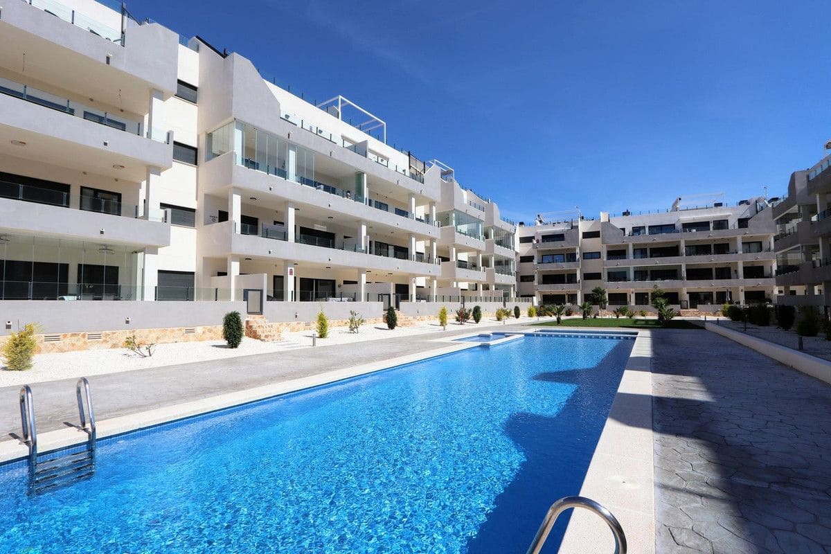 3 makuuhuone Huoneisto myytävänä paikassa Orihuela Costa mukana uima-altaan - 320 000 € (Ref: 10017970)