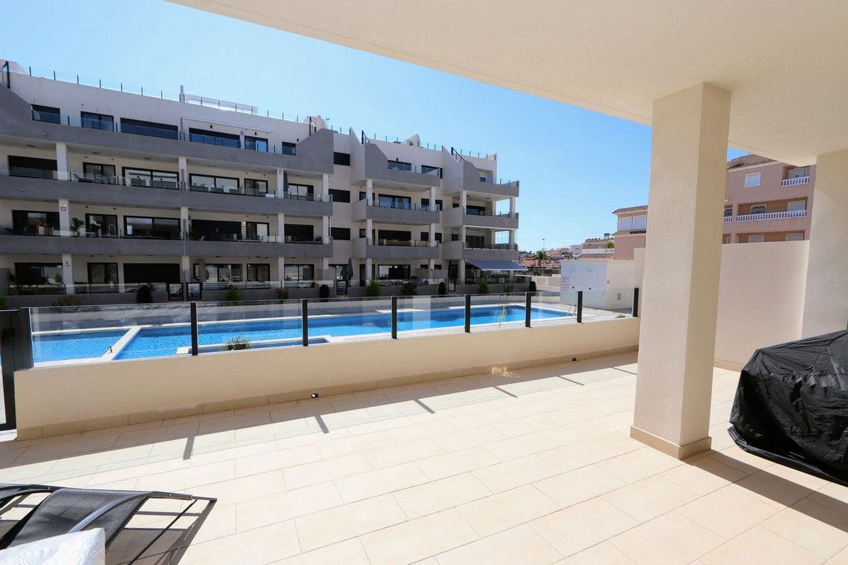 3 makuuhuone Huoneisto myytävänä paikassa Orihuela Costa mukana uima-altaan - 320 000 € (Ref: 10017970)