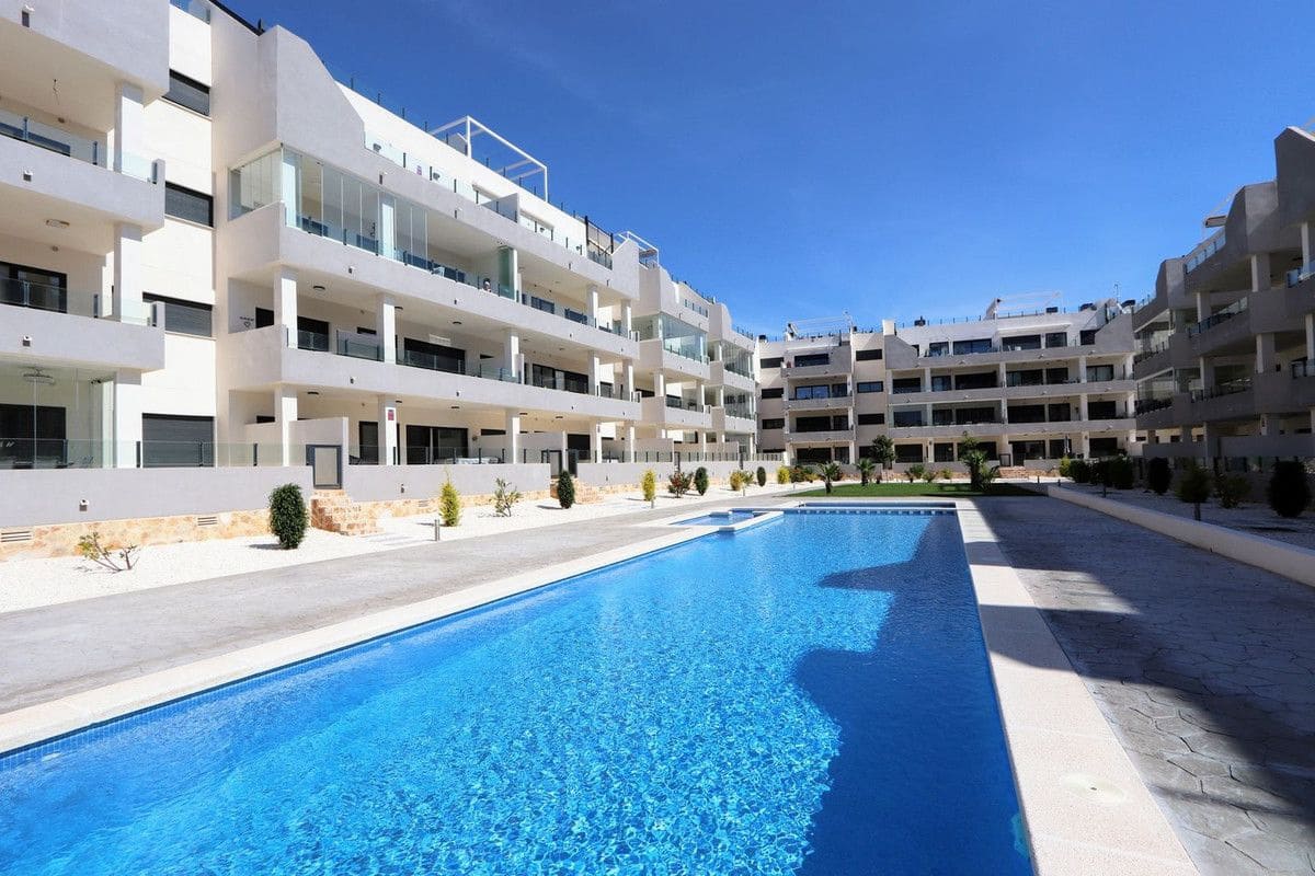 3 makuuhuone Huoneisto myytävänä paikassa Orihuela Costa mukana uima-altaan - 320 000 € (Ref: 10017970)